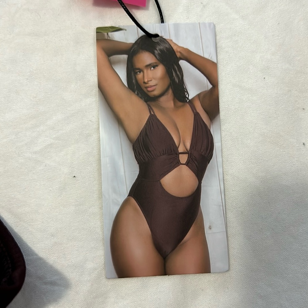 Women’s NWT one piece SWIMSUIT size  M
